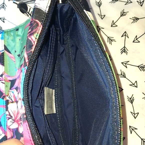 LeSportsac Hawaii floral clutch - Picture 6 of 8